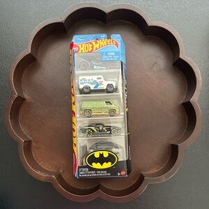 Hot Wheels ~ Batman Themed 5 Pack (JKG08)